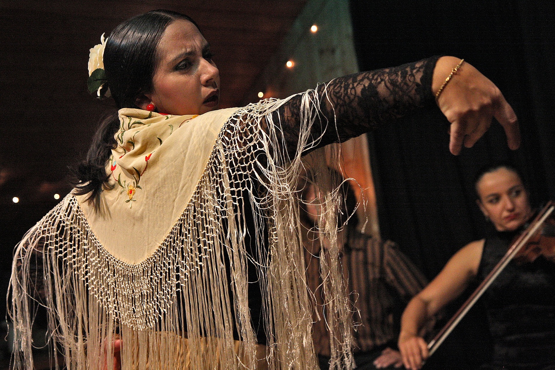 Chica bailando flamenco